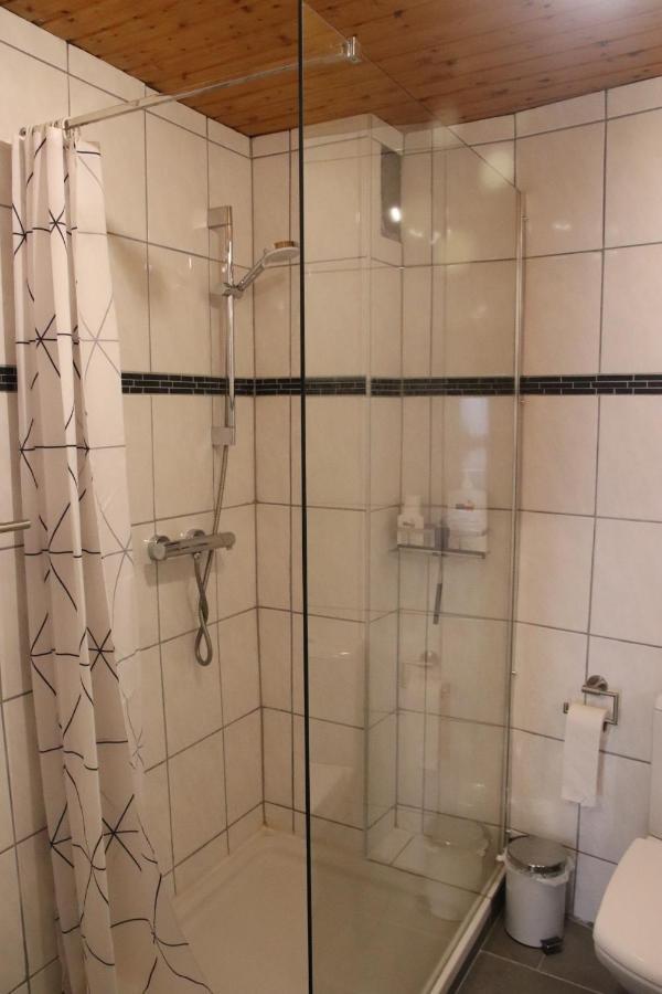 Hostel Bad Salzig Boppard Bagian luar foto